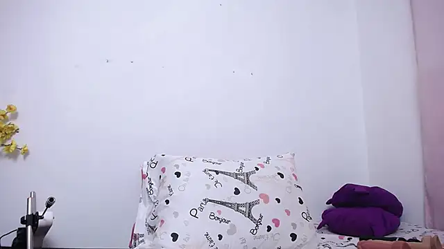 Nicol Love0 online show from 8, 10, 2025