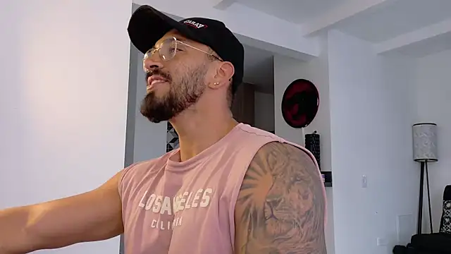 Snapshot of tony_muscle chatting on 6, 1, 2026 tony muscle online show from 6, 1, 2026