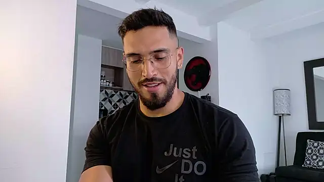 Snapshot of tony_muscle chatting on 8, 1, 2026 tony muscle online show from 8, 1, 2026