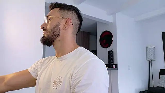 Snapshot of tony_muscle chatting on 13, 1, 2026 tony muscle online show from 13, 1, 2026