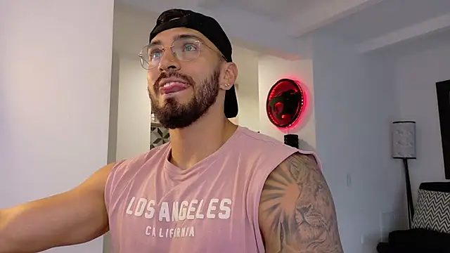 Snapshot of tony_muscle chatting on 15, 1, 2026 tony muscle online show from 15, 1, 2026