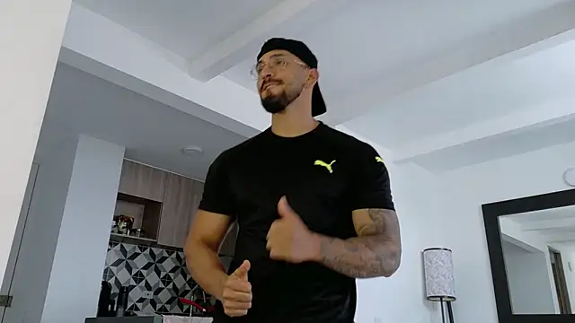 Snapshot of tony_muscle chatting on 12, 2, 2026 tony muscle online show from 12, 2, 2026