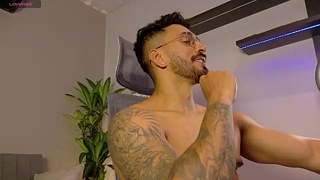 Snapshot of tony_muscle chatting on 5, 5, 2026 tony muscle online show from 5, 5, 2026