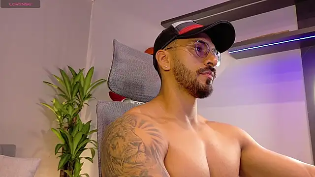 Snapshot of tony_muscle chatting on 7, 5, 2026 tony muscle online show from 7, 5, 2026