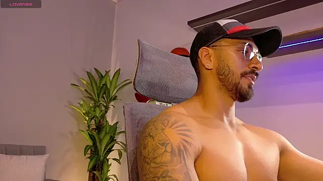 Snapshot of tony_muscle chatting on 8, 5, 2026 tony muscle online show from 8, 5, 2026