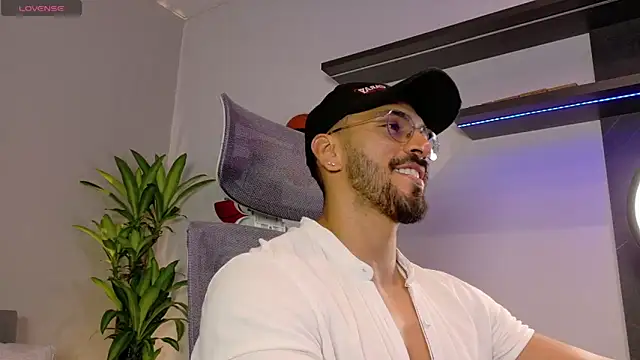 Snapshot of tony_muscle chatting on 9, 5, 2026 tony muscle online show from 9, 5, 2026