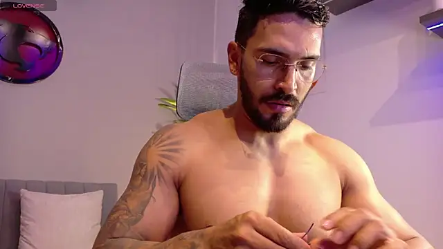 Snapshot of tony_muscle chatting on 15, 5, 2026 tony muscle online show from 15, 5, 2026