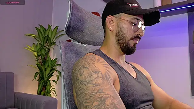 Snapshot of tony_muscle chatting on 6, 6, 2026 tony muscle online show from 6, 6, 2026