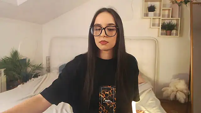 AuroraAksnesss online show from 6, 2, 2025