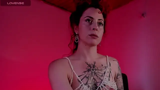 Borbala Iggy online show from 25, 12, 2024