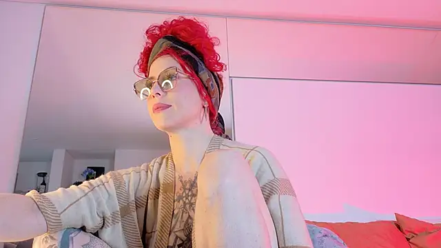 Borbala Iggy online show from 5, 10, 2025