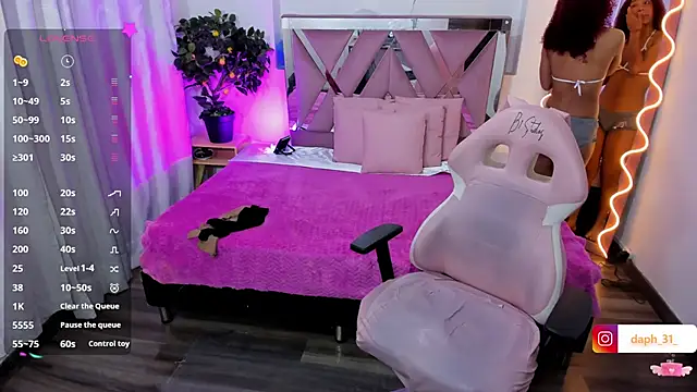 Daphnne tay online show from 28, 2, 2025