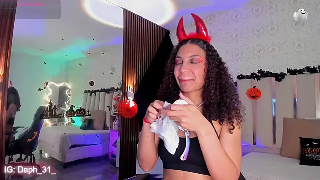 Daphnne tay online show from 30, 10, 2025