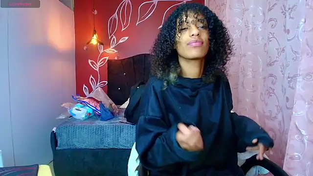 Zia Green online show from 6, 3, 2025