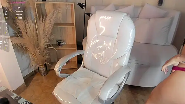 Amy Kiitty  online show from 21, 1, 2025