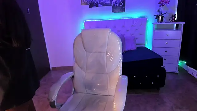 Amy Kiitty  online show from 25, 11, 2025