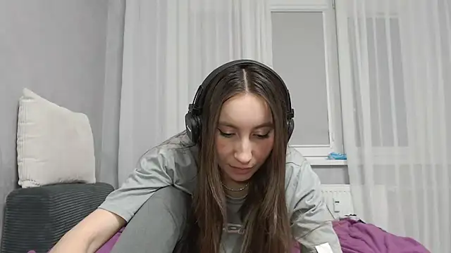 Snapshot of viviandaimond1 chatting on 13, 2, 2026 viviandaimond1 online show from 13, 2, 2026