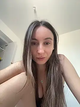Snapshot of viviandaimond1 chatting on 13, 5, 2026 viviandaimond1 online show from 13, 5, 2026