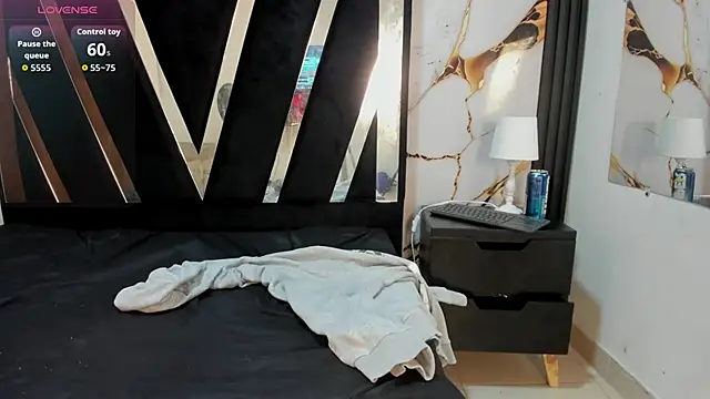 KarinaSimonz online show from 18, 12, 2025