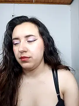 Snapshot of Emi_chik chatting on 6, 12, 2024 Emi chik online show from 6, 12, 2024