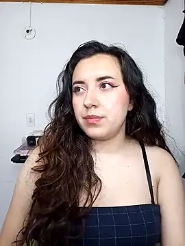 Snapshot of Emi_chik chatting on 14, 12, 2024 Emi chik online show from 14, 12, 2024