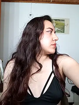 Snapshot of Emi_chik chatting on 5, 10, 2025 Emi chik online show from 5, 10, 2025