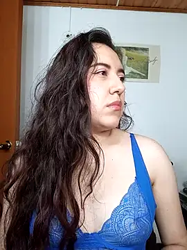 Snapshot of Emi_chik chatting on 25, 10, 2025 Emi chik online show from 25, 10, 2025