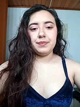 Snapshot of Emi_chik chatting on 29, 10, 2025 Emi chik online show from 29, 10, 2025