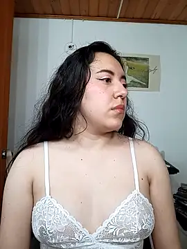 Snapshot of Emi_chik chatting on 15, 11, 2025 Emi chik online show from 15, 11, 2025