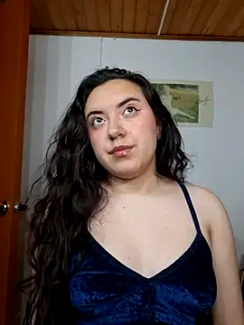 Emi chik online show from 22, 4, 2026