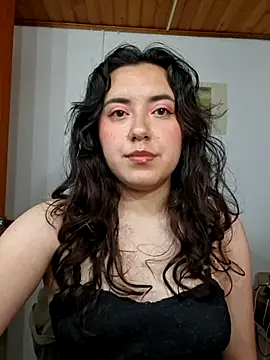 Emi chik online show from 2, 7, 2026