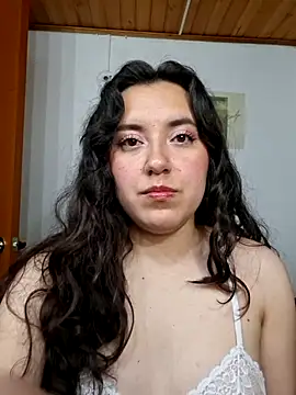 Emi chik online show from 5, 7, 2026