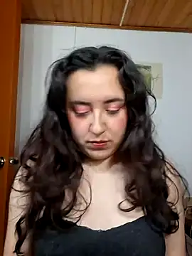 Emi chik online show from 10, 7, 2026