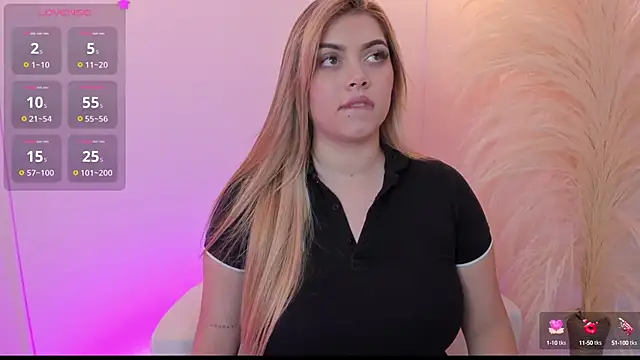 thaliafox  online show from 15, 3, 2025