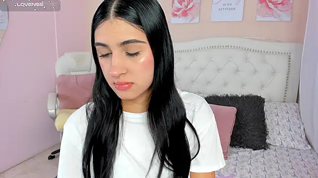 Snapshot of Ashley_Evans18 chatting on 8, 2, 2025 Ashley Evans18 online show from 8, 2, 2025