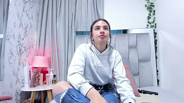 dafne queenn online show from 30, 9, 2025