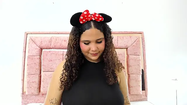 zoee lovv online show from 23, 1, 2025