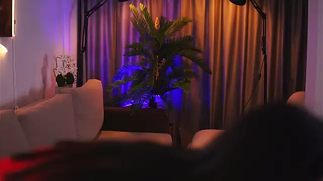 GinaValentinna online show from 28, 2, 2025