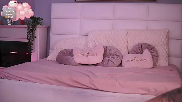 FlirtyFawn online show from 19, 12, 2025