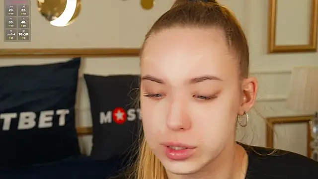 Julia  Star  online show from 18, 12, 2024