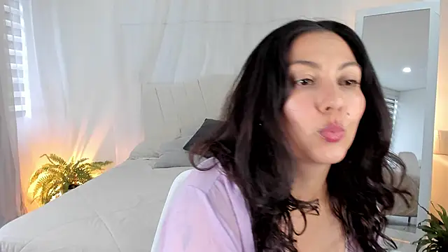 karla paradise  online show from 27, 11, 2025