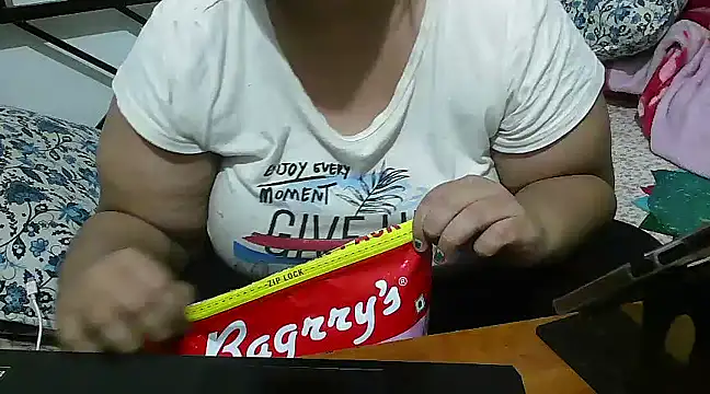 Snapshot of Queen_of_boobs01 chatting on 1, 2, 2025 Queen of boobs01 online show from 1, 2, 2025