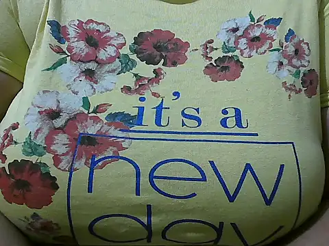 Snapshot of Queen_of_boobs01 chatting on 14, 2, 2025 Queen of boobs01 online show from 14, 2, 2025