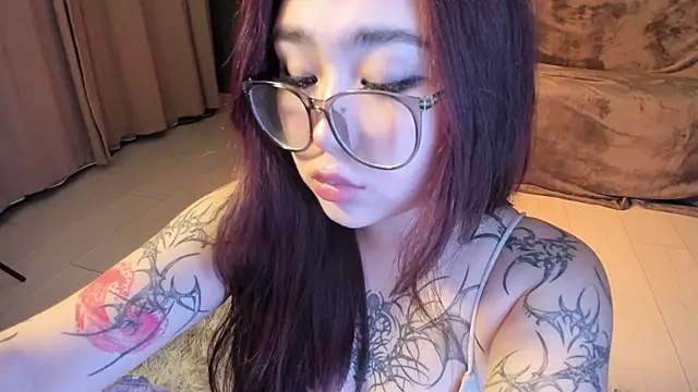 Yuriko May online show from 24, 1, 2025