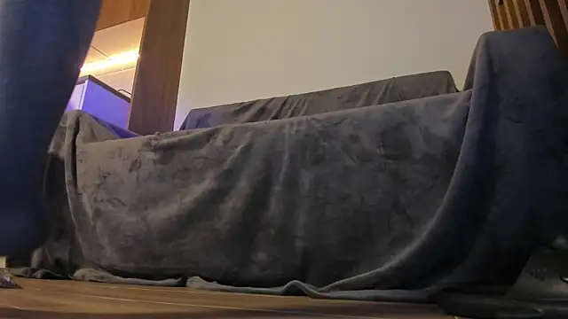 Yuriko May online show from 13, 2, 2025