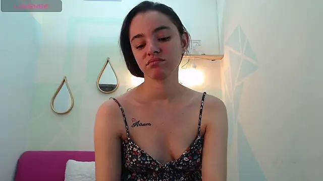 Mia-kalinfa online show from 5, 3, 2025