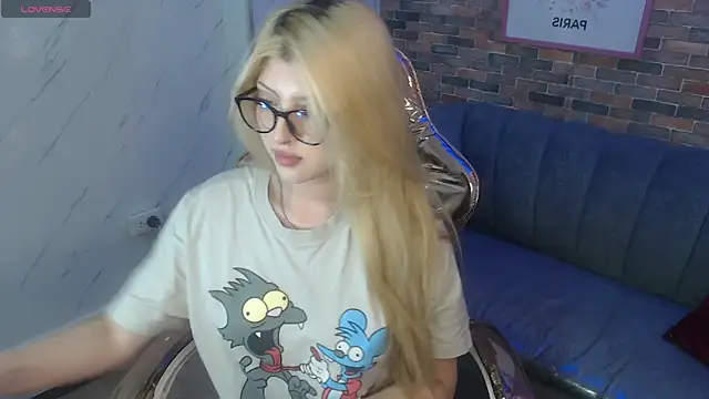 Snapshot of Kitty_fox_b chatting on 10, 3, 2025 Kitty fox b online show from 10, 3, 2025