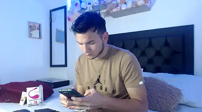 Latin Boy24 online show from 29, 1, 2025