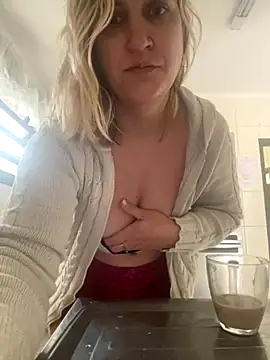 Snapshot of Bia_sexynovaes chatting on 8, 10, 2025 Bia sexynovaes online show from 8, 10, 2025