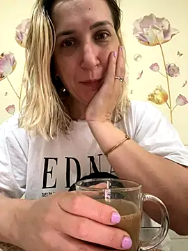 Snapshot of Bia_sexynovaes chatting on 27, 10, 2025 Bia sexynovaes online show from 27, 10, 2025